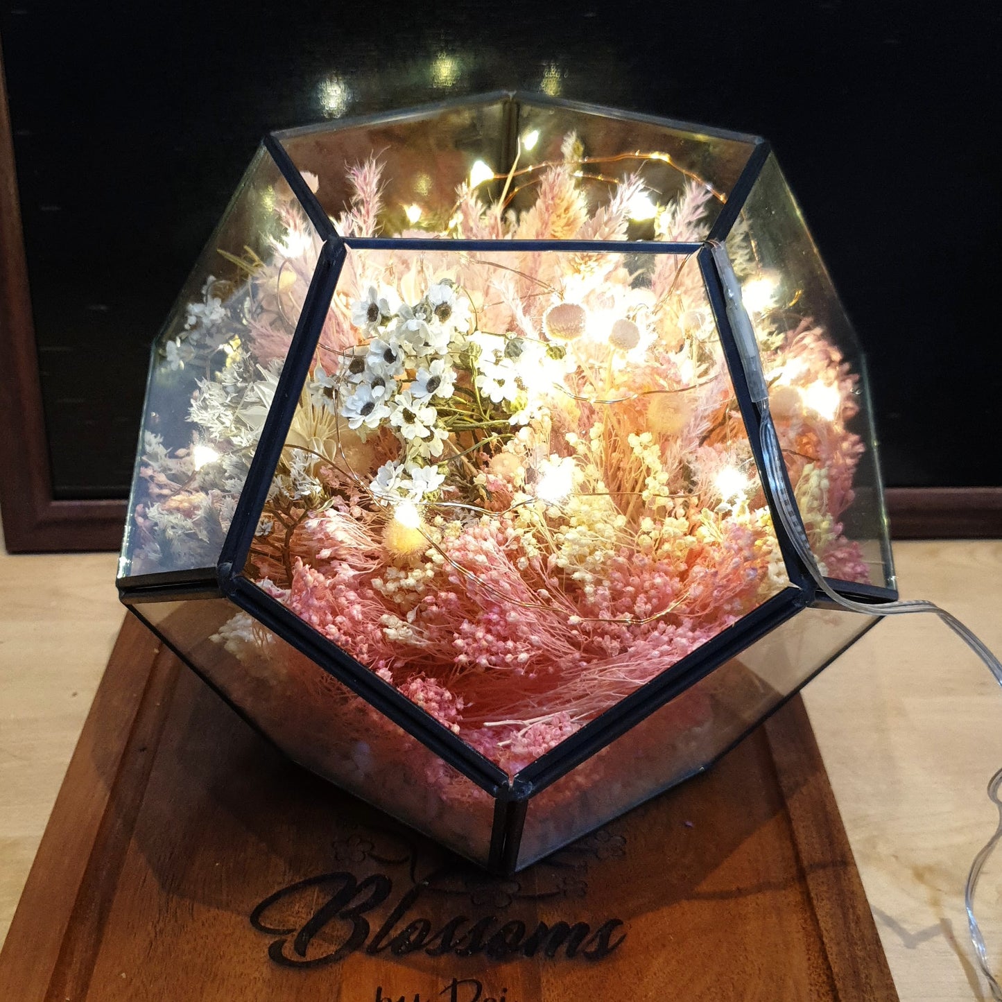 Preserved flowers terrarium